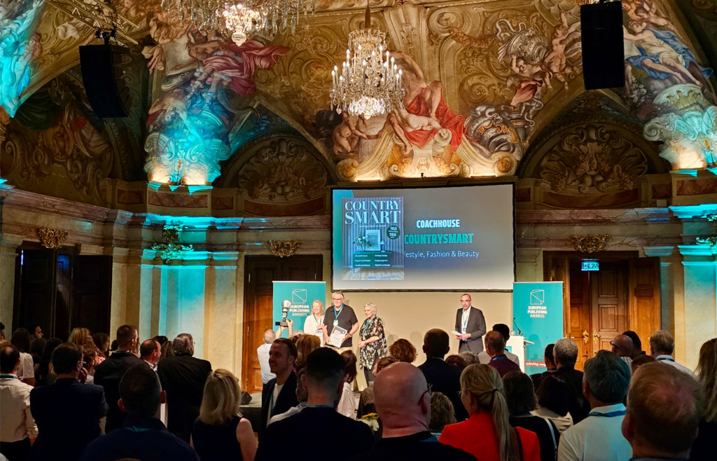 Countrysmarts grundare Kristina Fröling och Lars Ottoson tar emot pris på European Publishing Awards i Wien. 