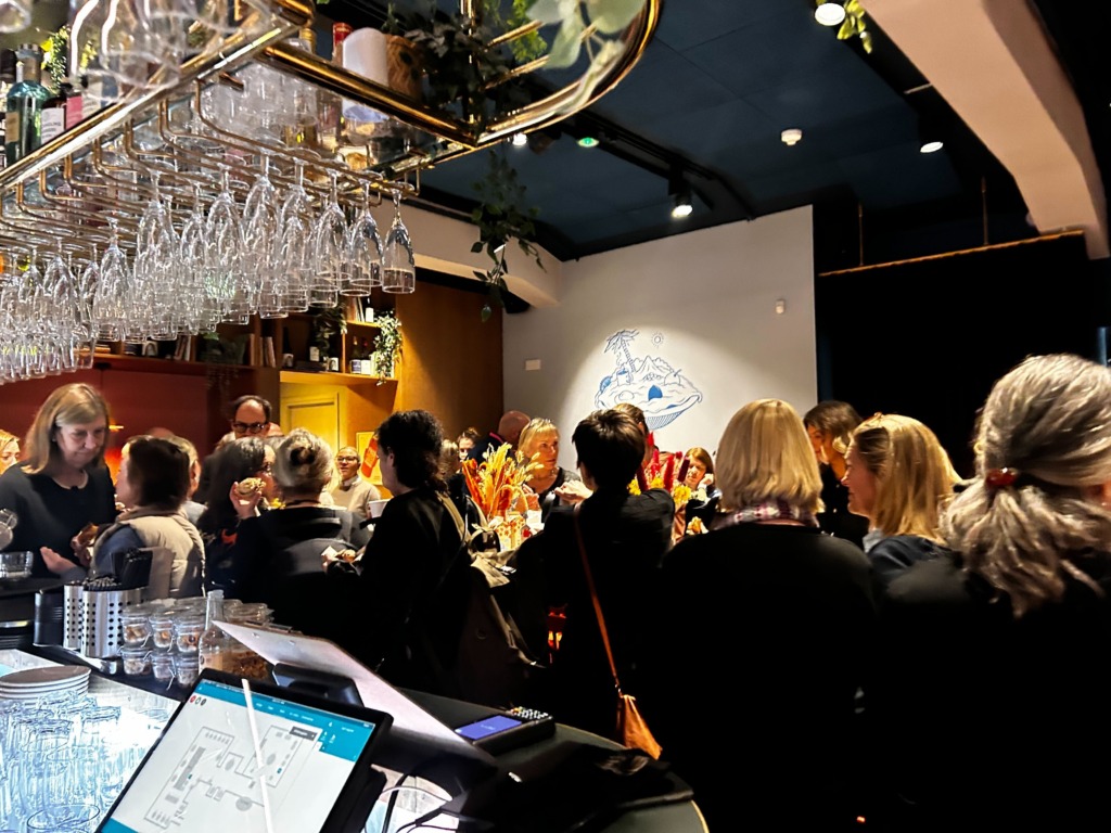 Efter scenprogrammet tog det stora branschminglet vid. Foto: Elin Sibbern.