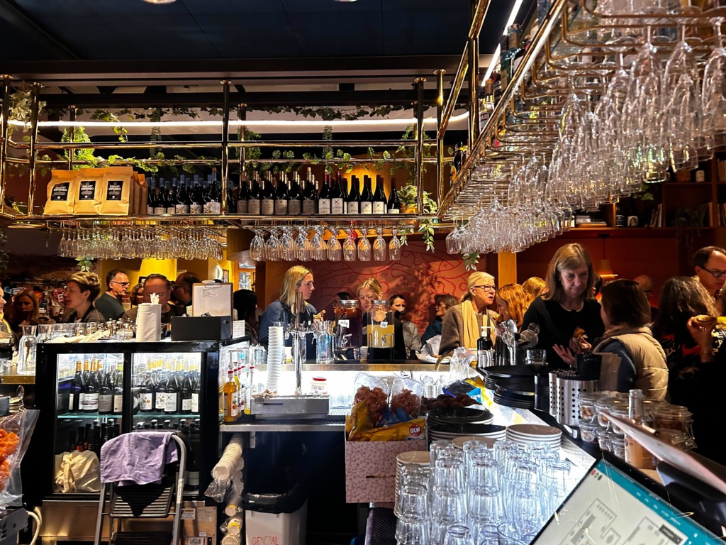 Efter scenprogrammet tog det stora branschminglet vid. Foto: Elin Sibbern.