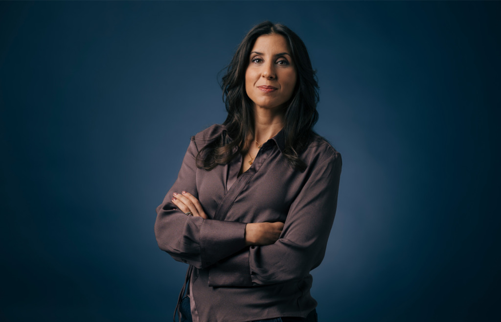 Parisa Höglund har varit programledare för Det politiska spelet sedan 2021.